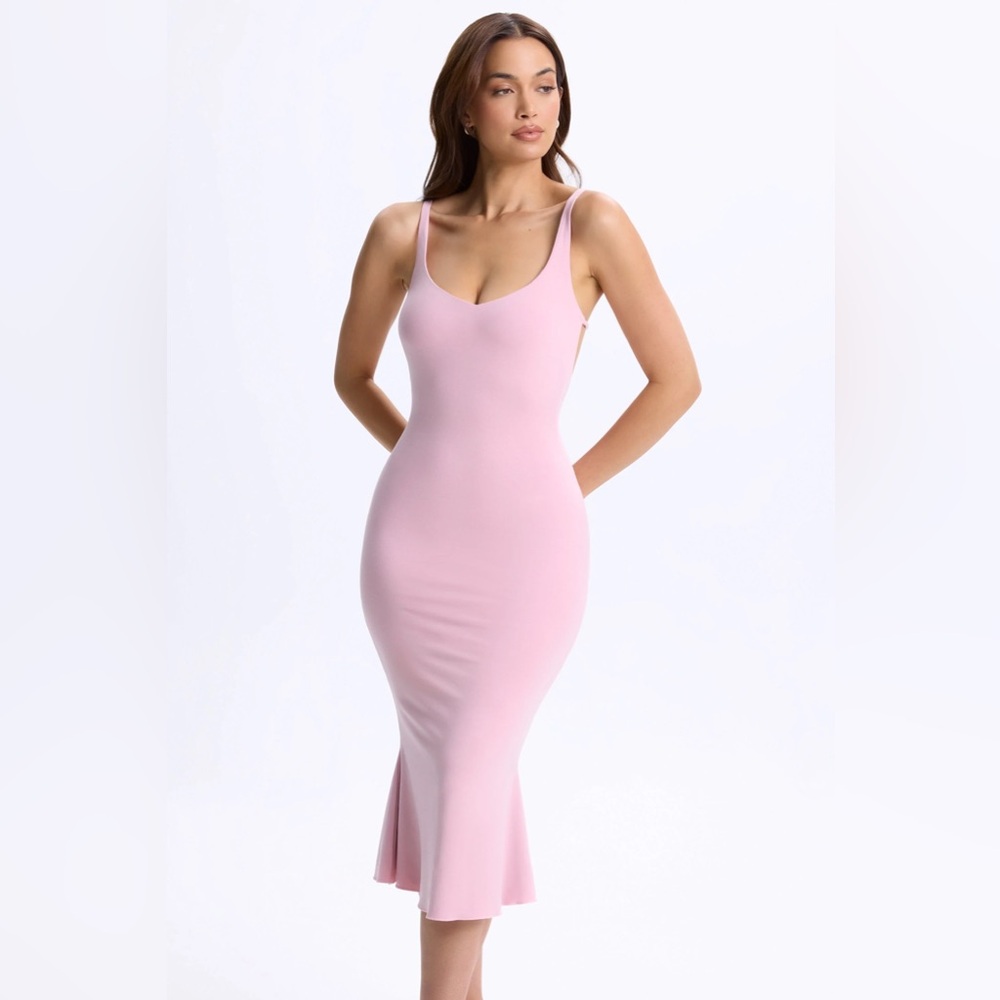 LOIS
Plunge Open-Back Midaxi Dress in Blush Pink
